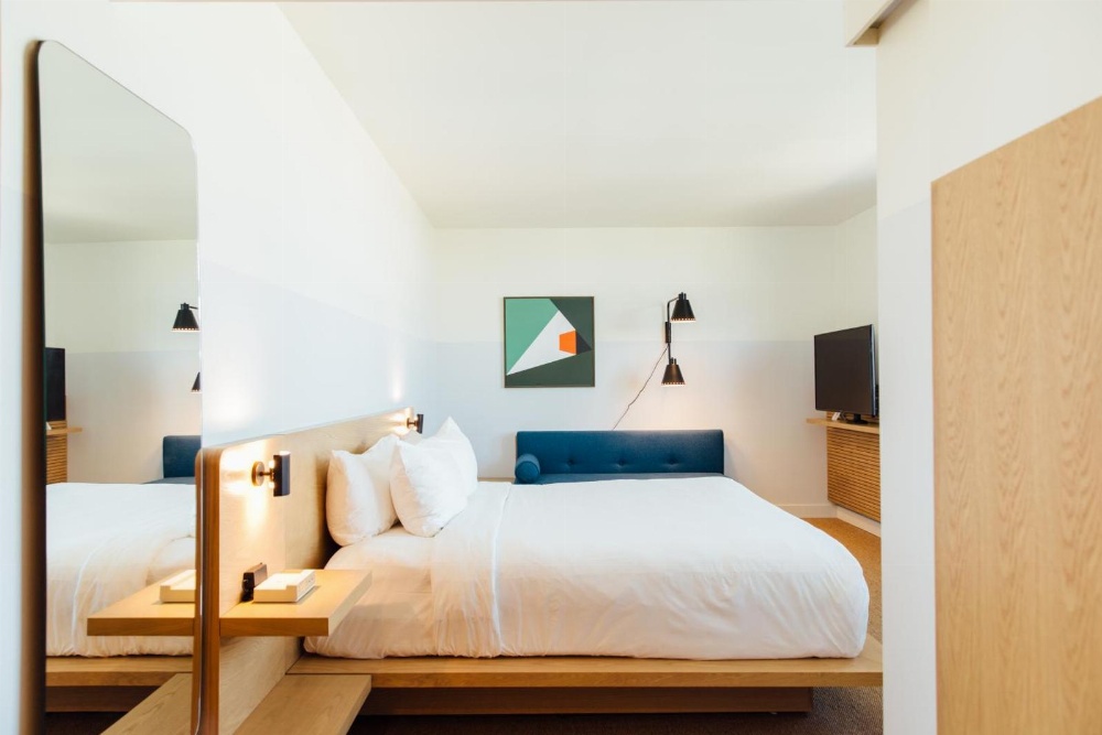 Spacious King Room with Limited View - Disability Access